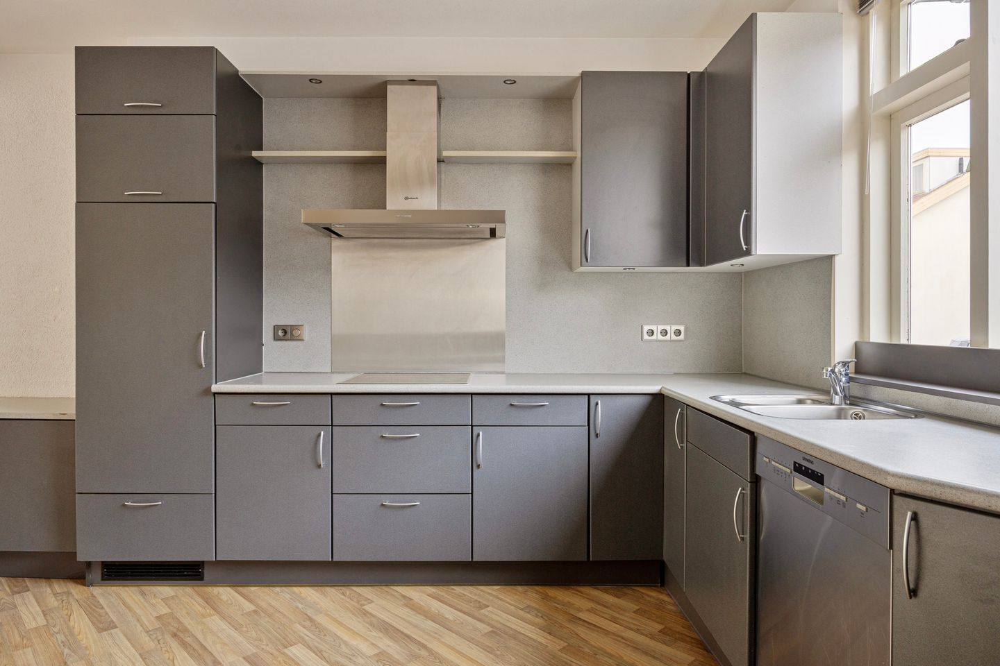 Photo 10 of Willemstraat 25