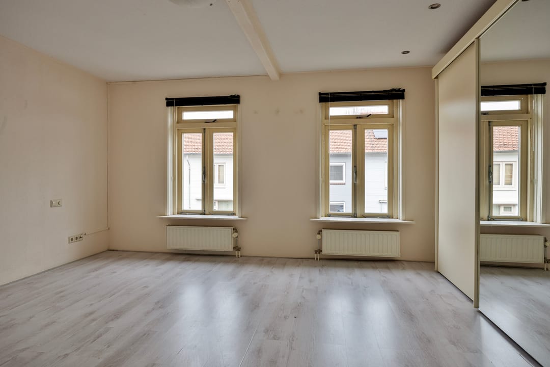 Photo 13 of Willemstraat 25