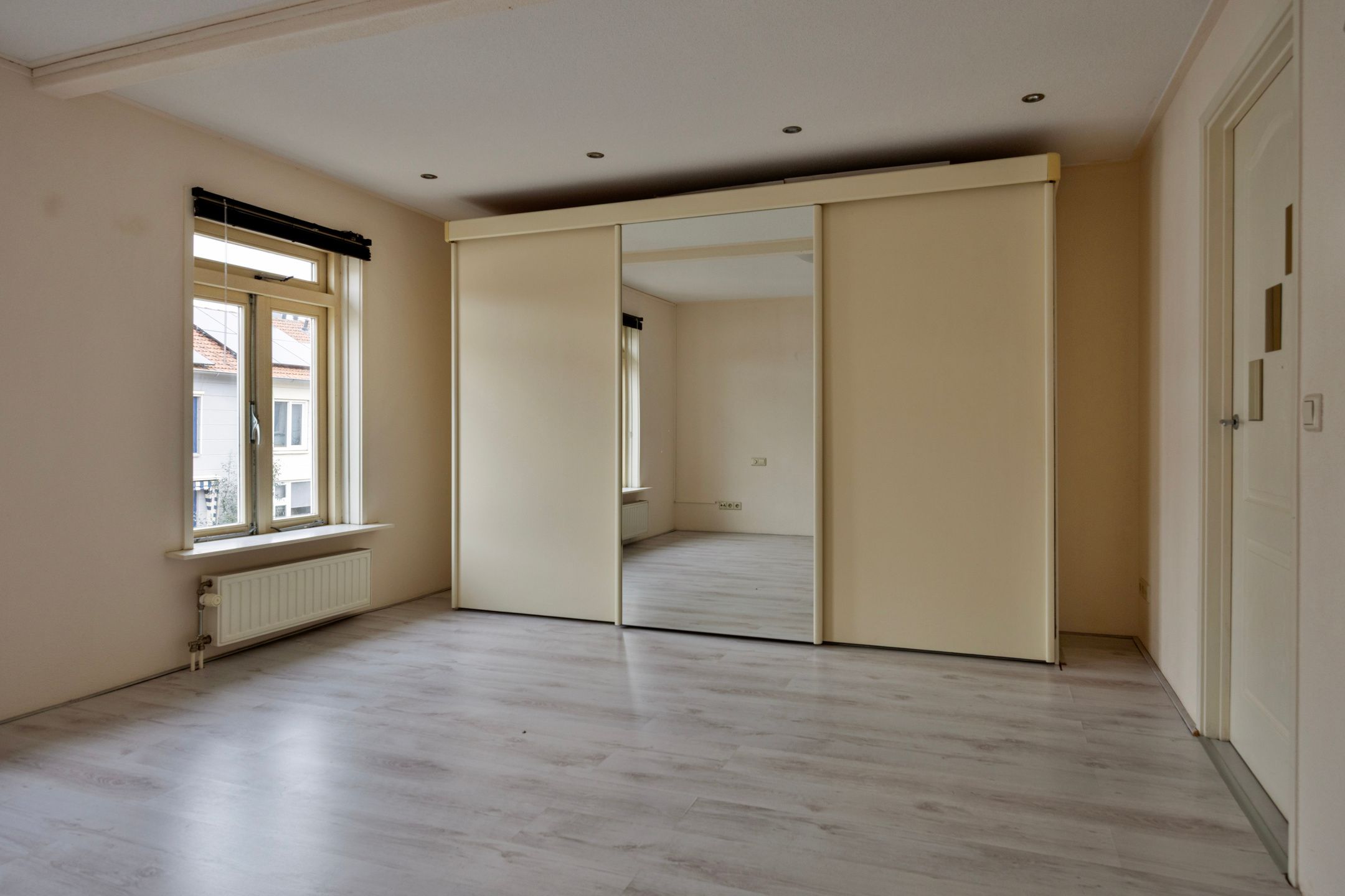 Photo 15 of Willemstraat 25