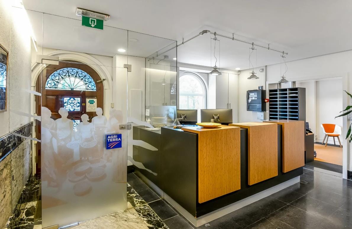 Bekijk foto 2 van Willemsplein 41