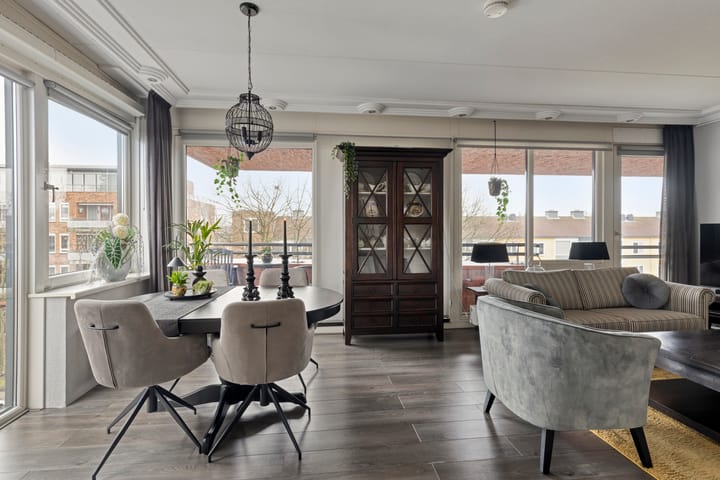 Photo 2 of S.L. Louwesstraat 40