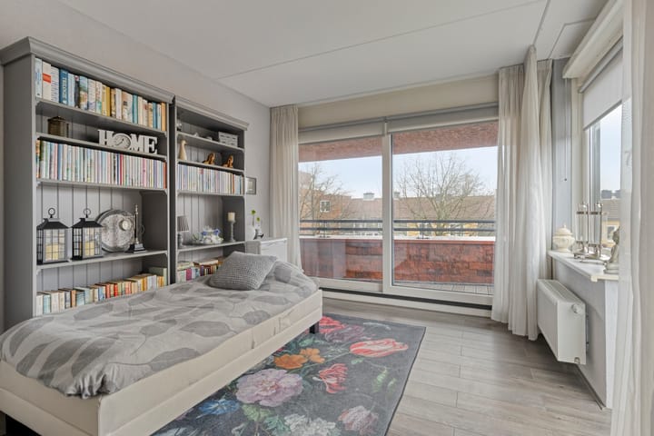 Photo 4 of S.L. Louwesstraat 40