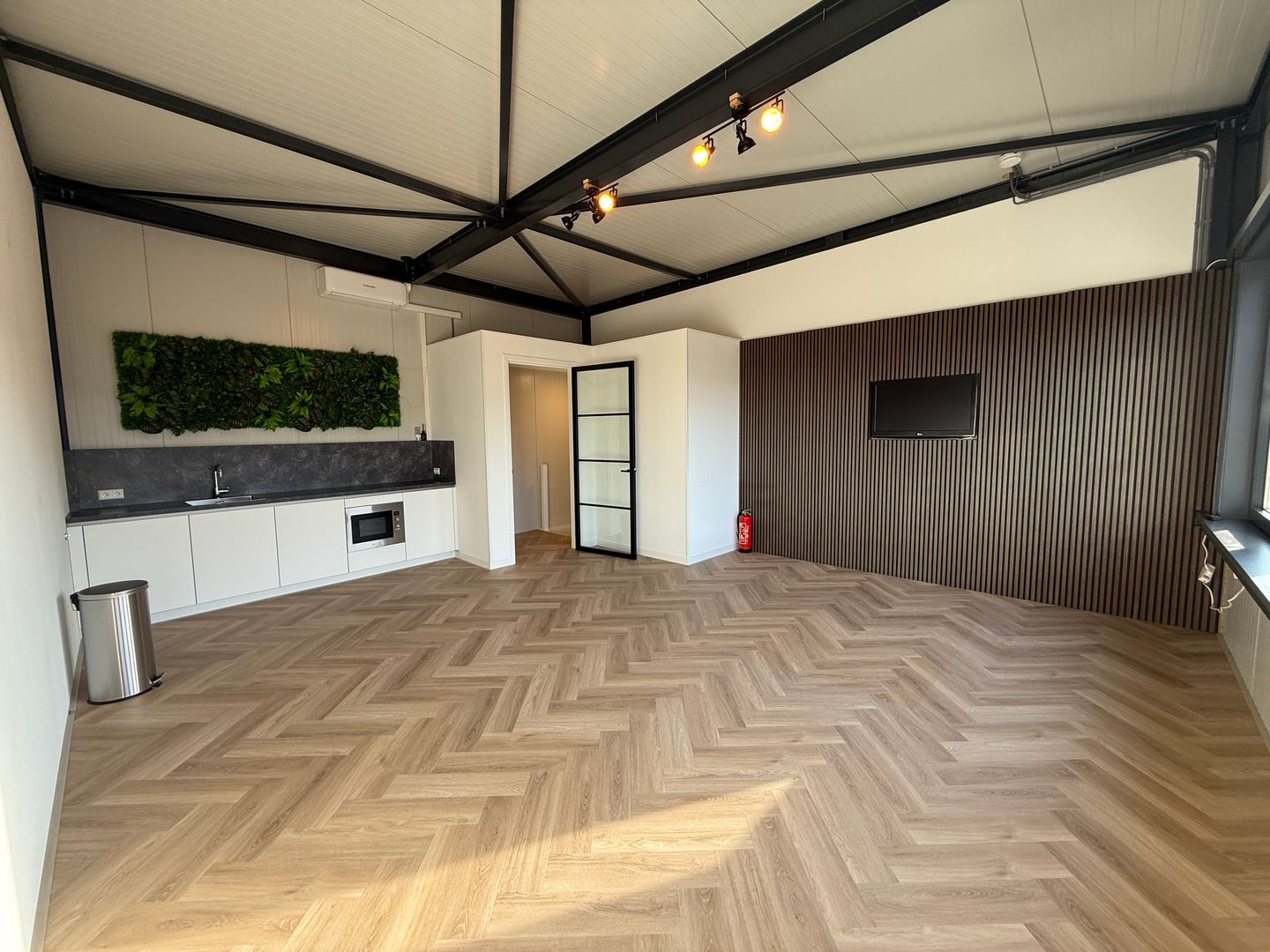 Bekijk foto 2 van Pakketboot 26