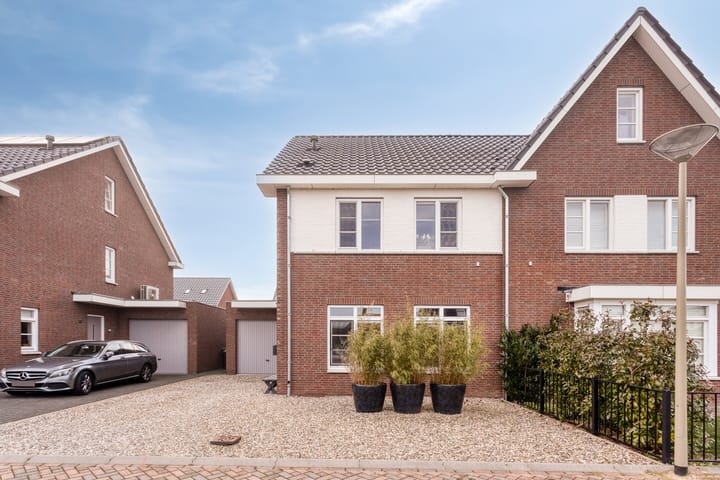 Foto 4 van Pastoor van Tielstraat 66