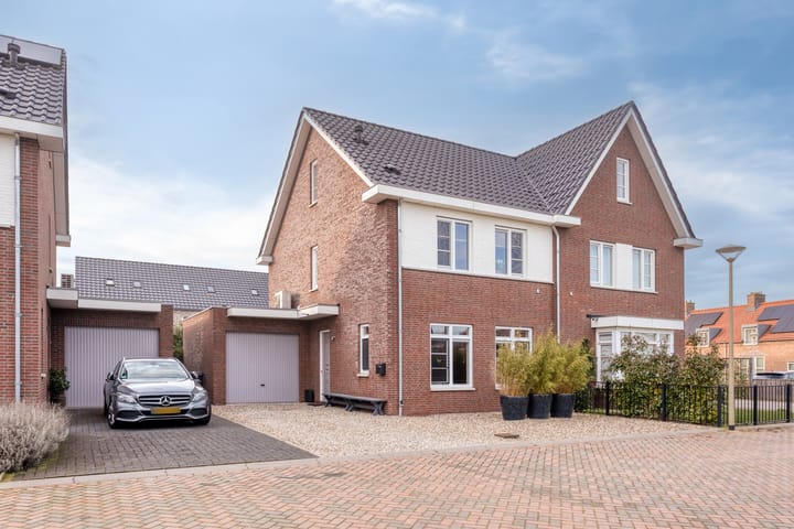 Foto 33 van Pastoor van Tielstraat 66