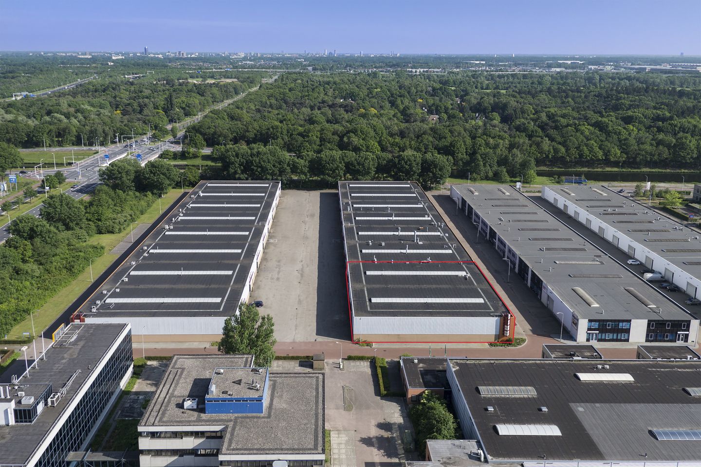 View photo 2 of Hallenweg 15-16