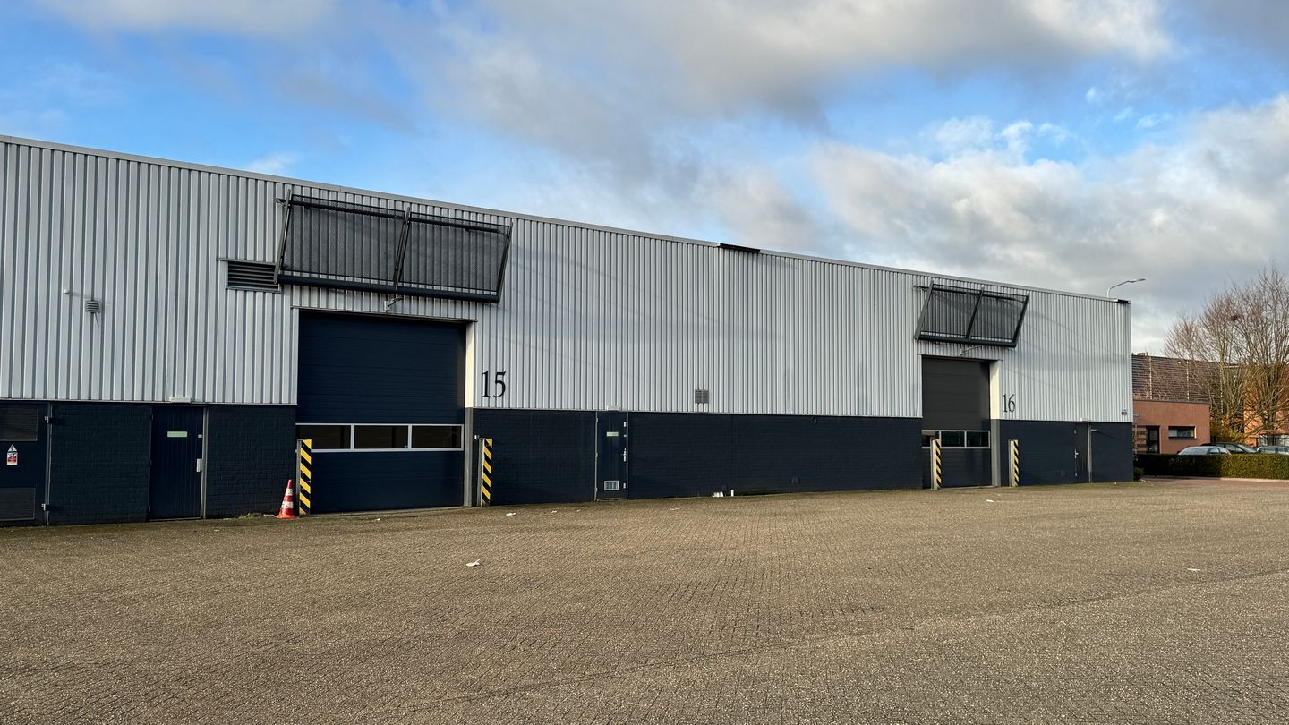 View photo 3 of Hallenweg 15-16