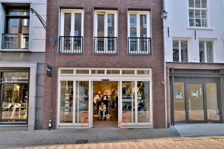 Lange Bisschopstraat 24