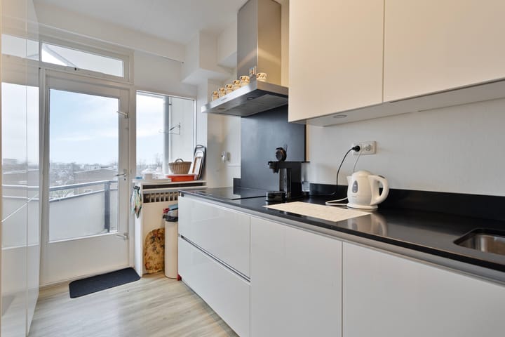 Photo 12 of Nobelstraat 46