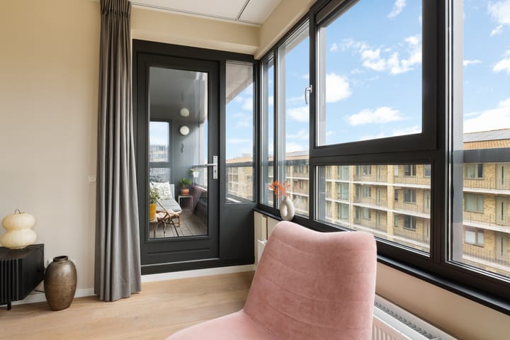 Photo 12 of Derkinderenstraat 176