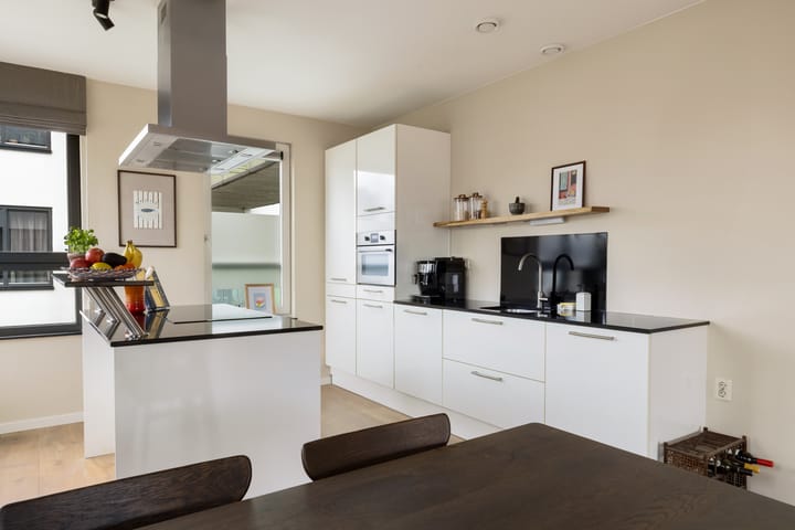 Photo 14 of Derkinderenstraat 176