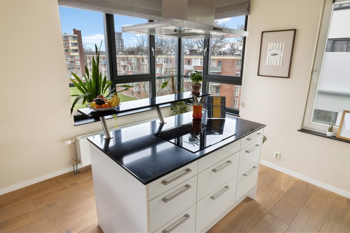 Photo 15 of Derkinderenstraat 176