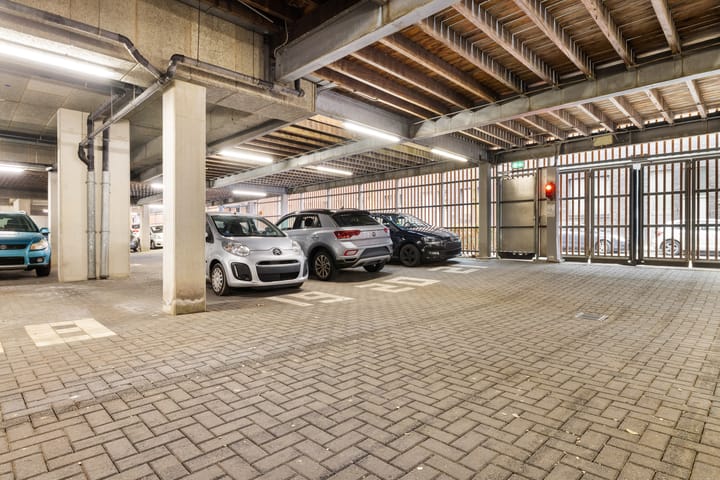 Photo 31 of Derkinderenstraat 176