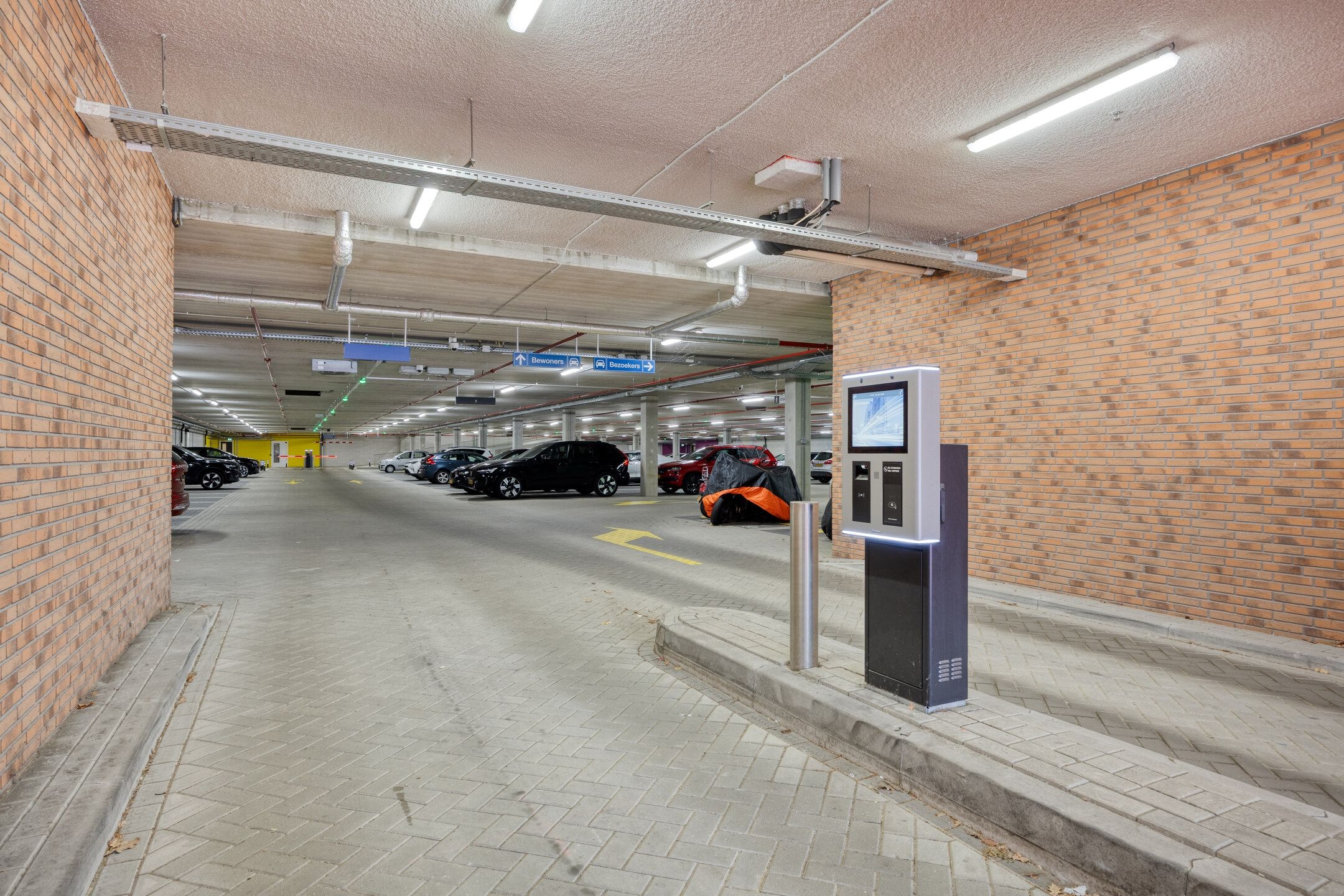 Photo 36 of Perzikweg 84