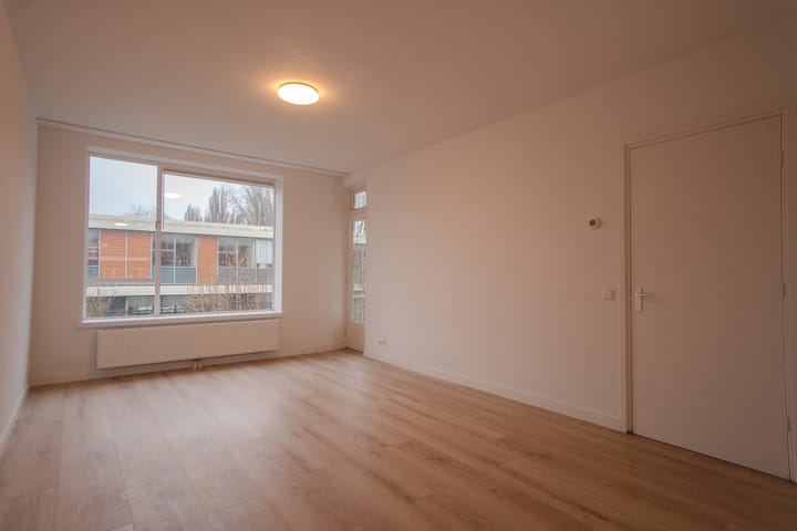 Photo 5 of Johannes van der Waalsstraat 48-1