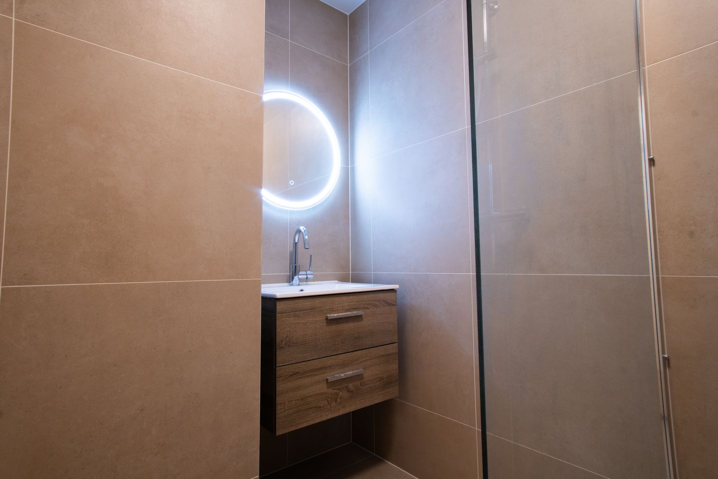 Photo 10 of Johannes van der Waalsstraat 56-H