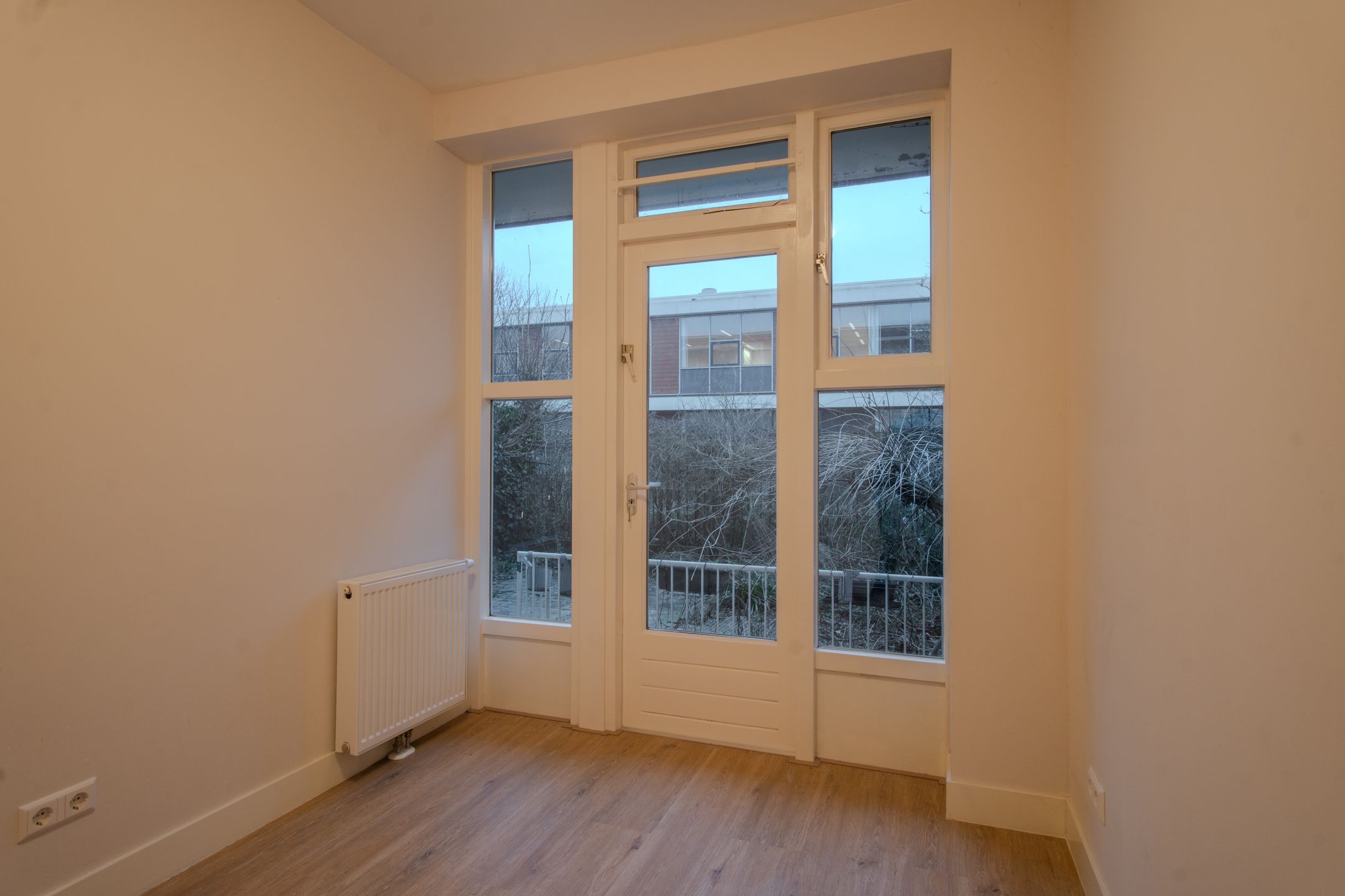 Photo 12 of Johannes van der Waalsstraat 56-H