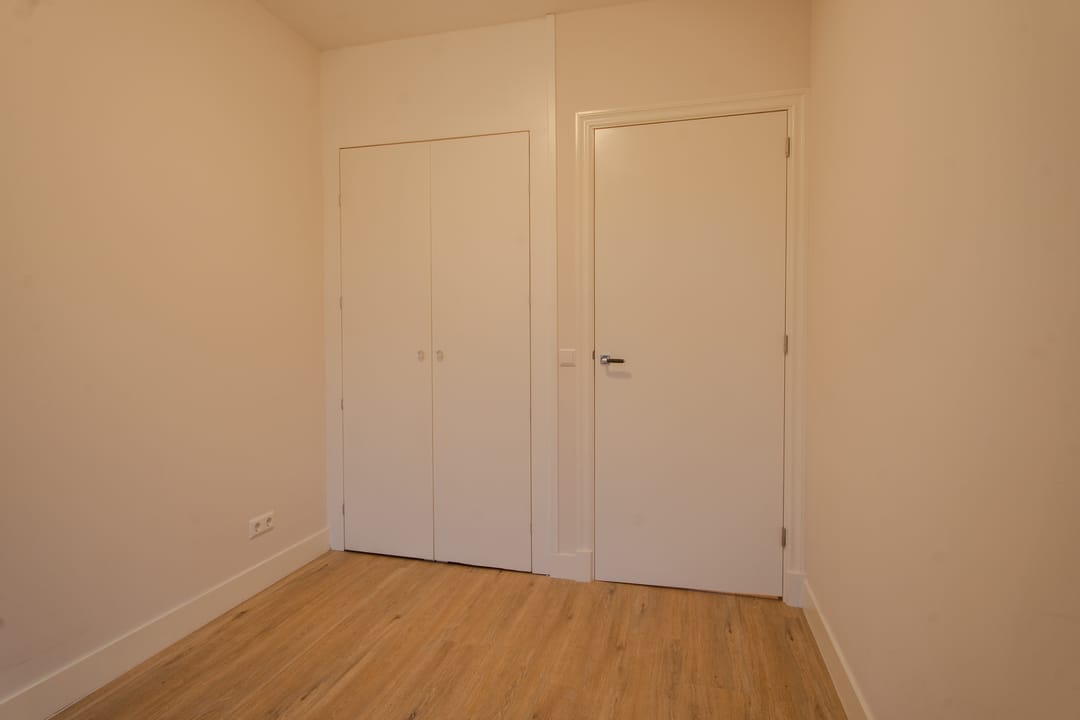 Photo 13 of Johannes van der Waalsstraat 56-H