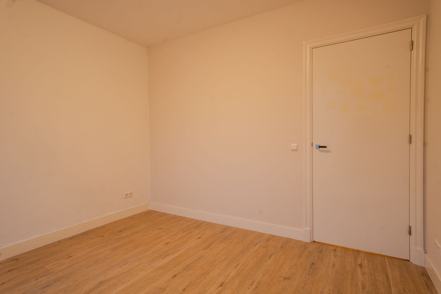 Photo 14 of Johannes van der Waalsstraat 56-H