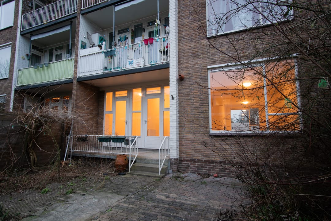 Photo 17 of Johannes van der Waalsstraat 56-H