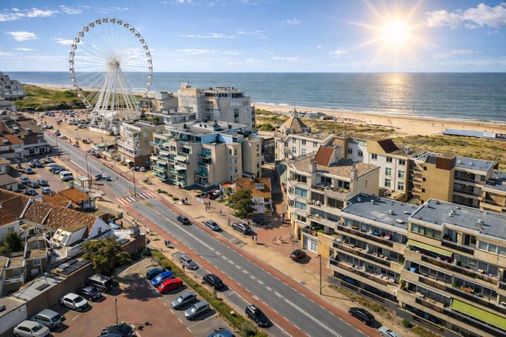 Parallel Boulevard 45