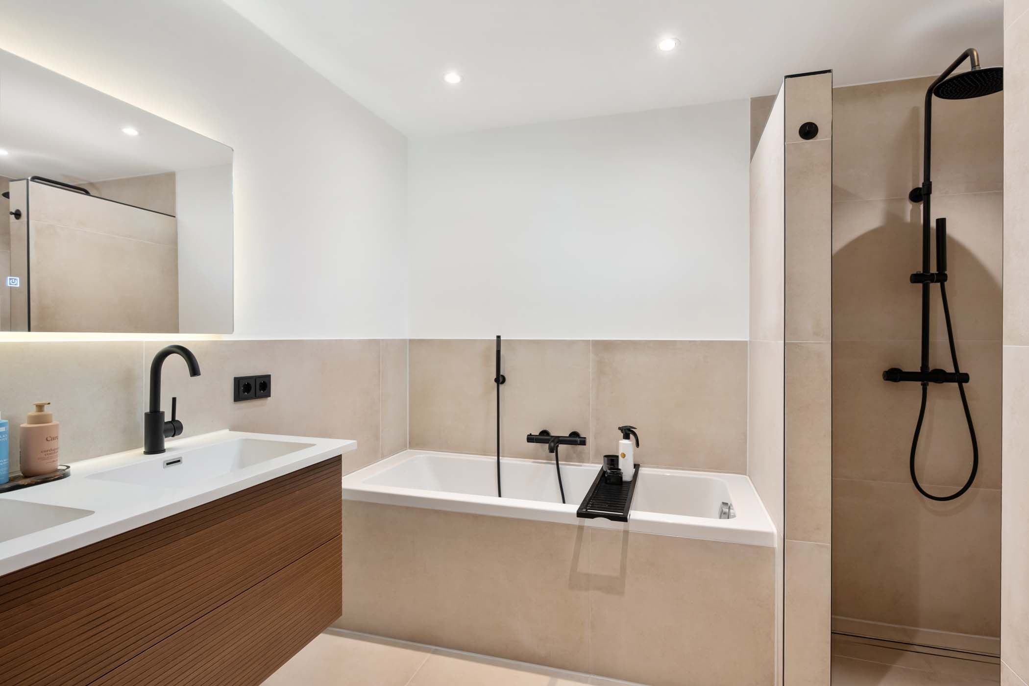 Photo 27 of Borstelgras 6