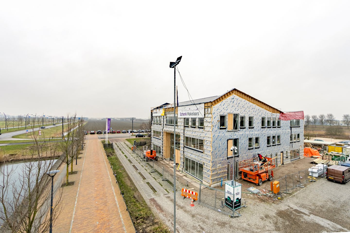 View photo 3 of Taurusavenue 191