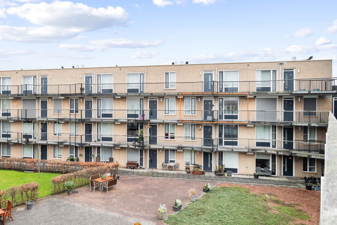 Foto 1 van Dokter De Liefdestraat 85