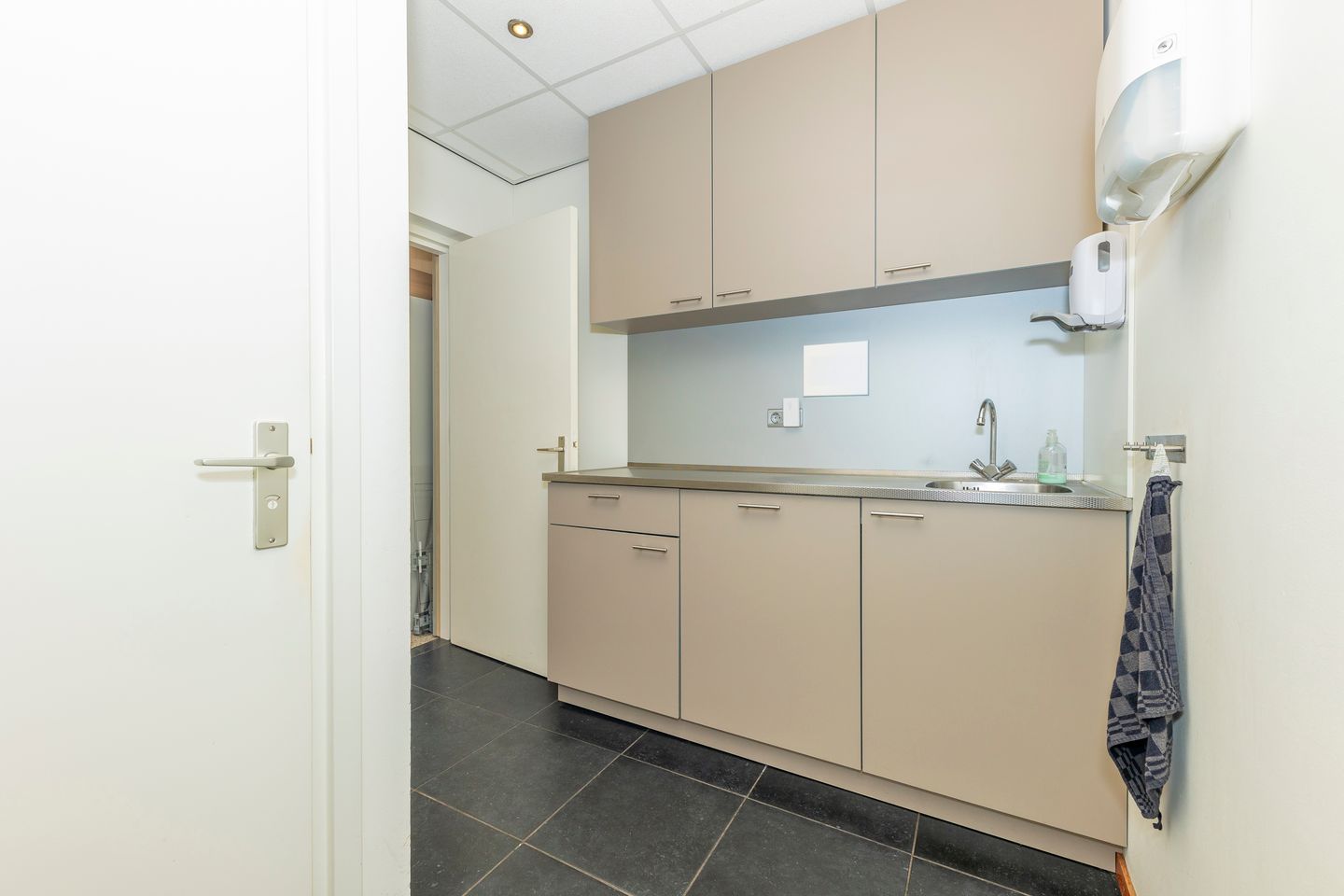 View photo 5 of Burgemeester van Meeuwenstraat 11