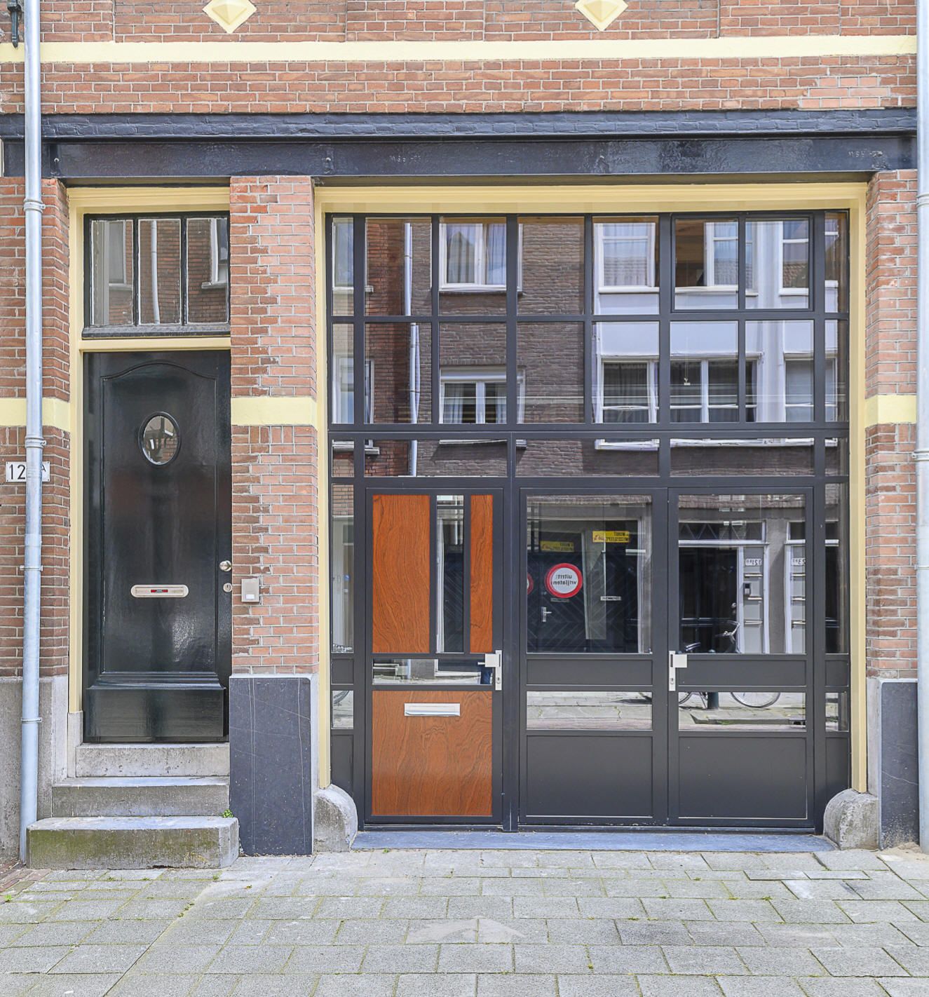 View photo 2 of Waterloostraat 122-C