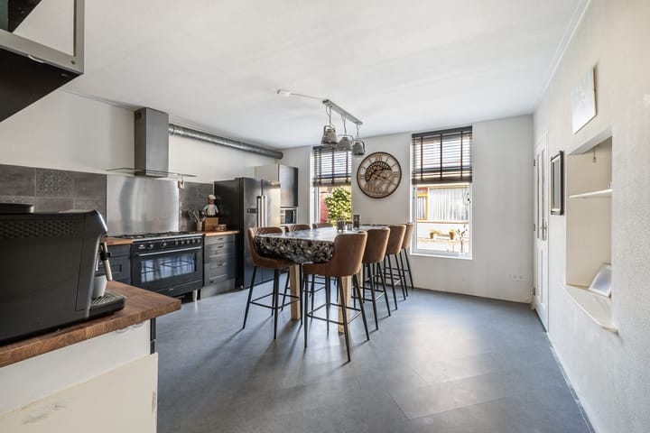 Photo 2 of Julianastraat 7