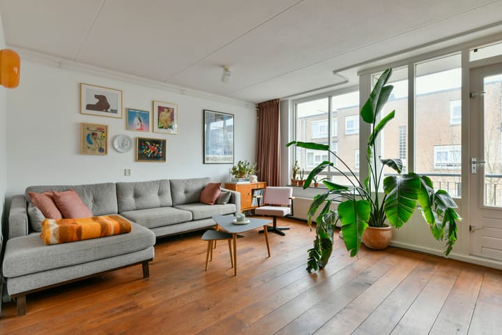 Photo 3 of Riouwstraat 81-C