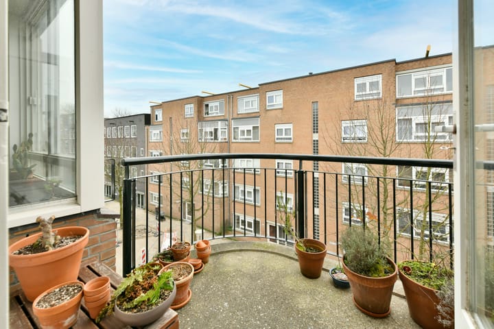 Photo 4 of Riouwstraat 81-C