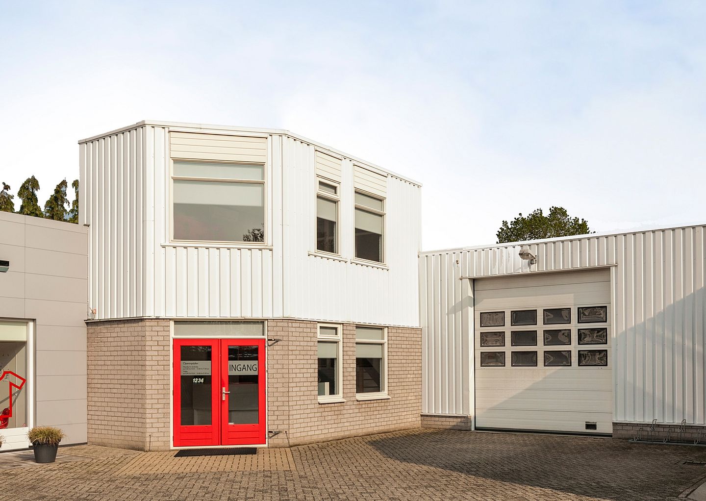 Bekijk foto 1 van Friezenweg 21