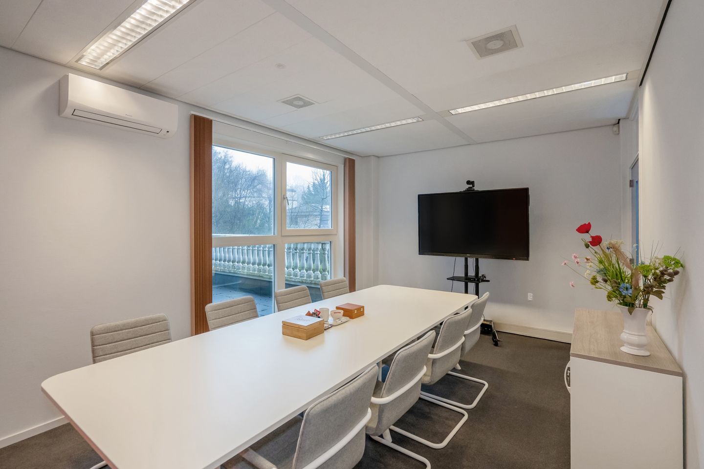 Bekijk foto 2 van Laan van Vredenoord 25