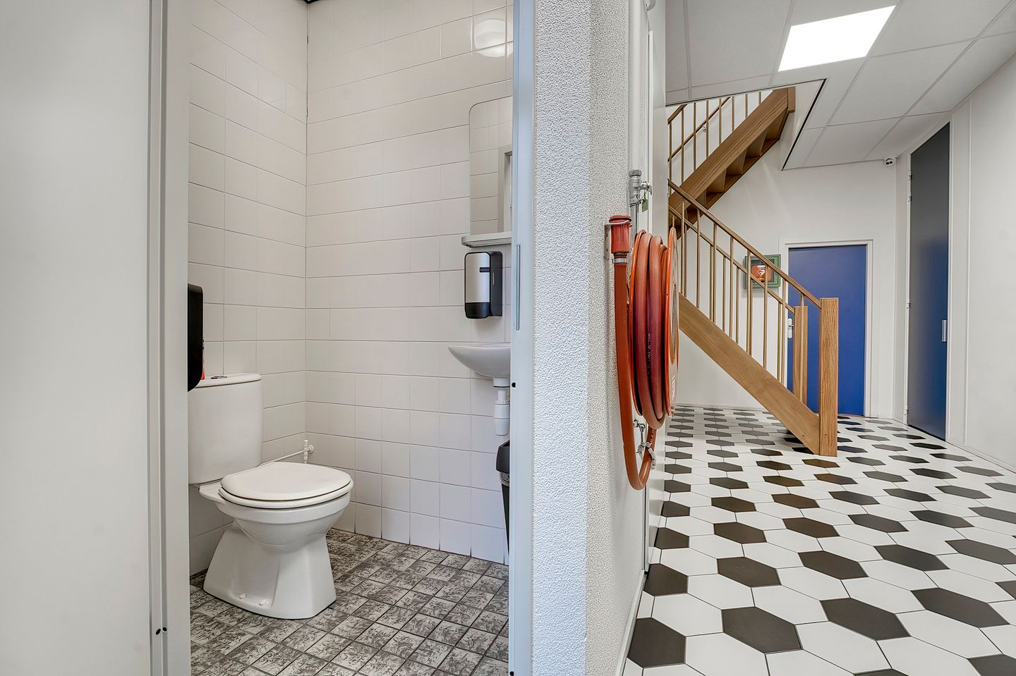 View photo 4 of Rooseveltstraat 18-W