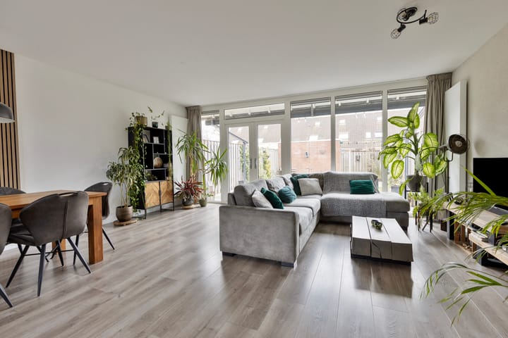 Photo 2 of Overakker 5