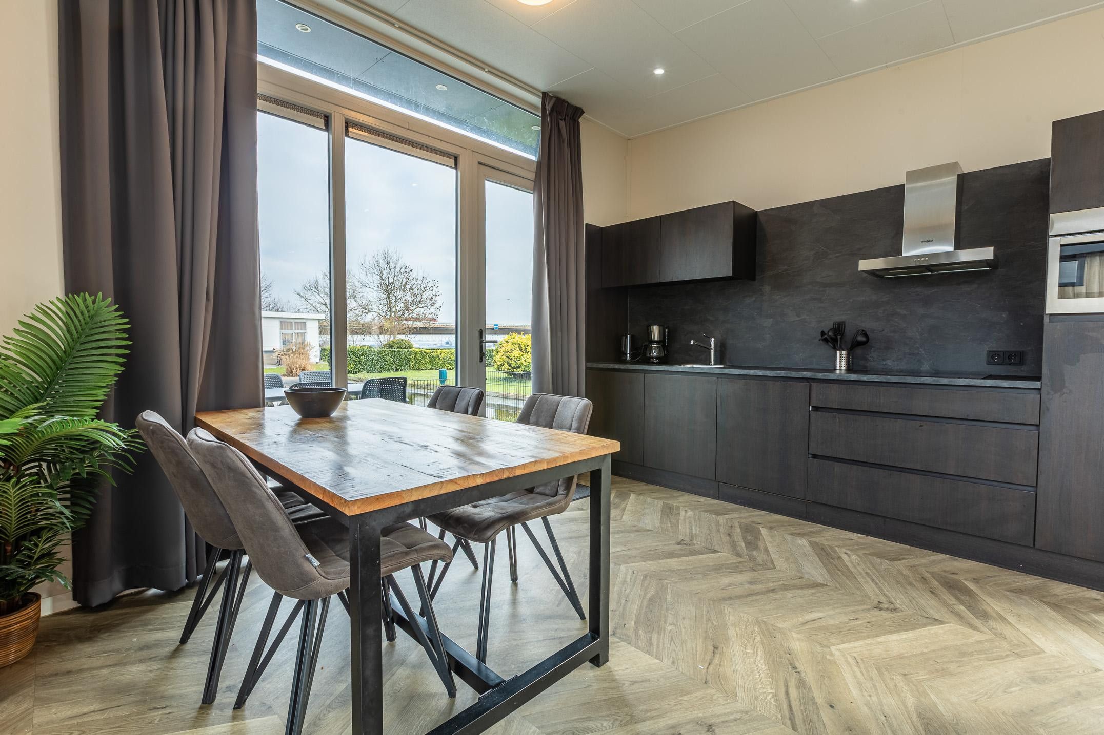 Foto 9 van Rijksstraatweg 186-117A