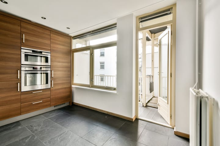 Photo 4 of Van Limburg Stirumplein 18-2