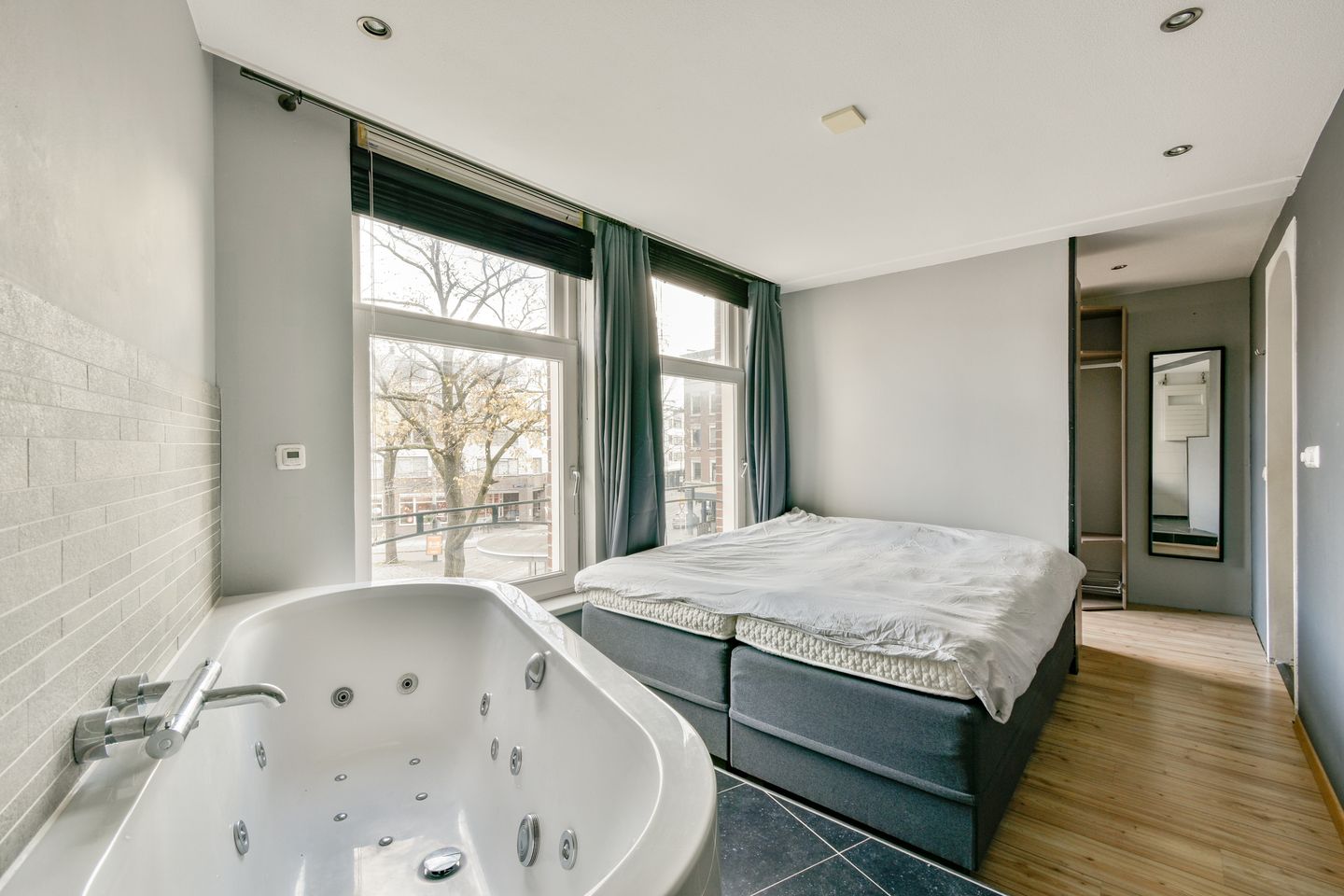 Foto 14 van Van Limburg Stirumplein 18-2