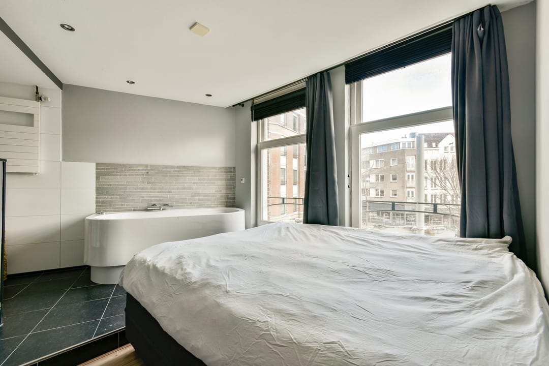 Foto 13 van Van Limburg Stirumplein 18-2