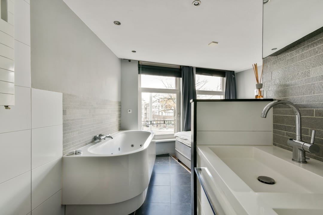 Foto 17 van Van Limburg Stirumplein 18-2