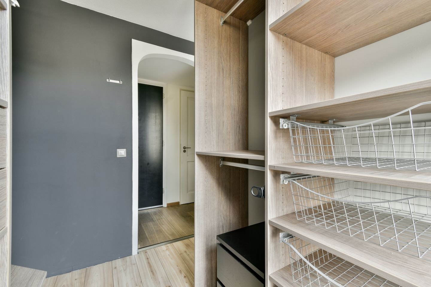 Foto 19 van Van Limburg Stirumplein 18-2