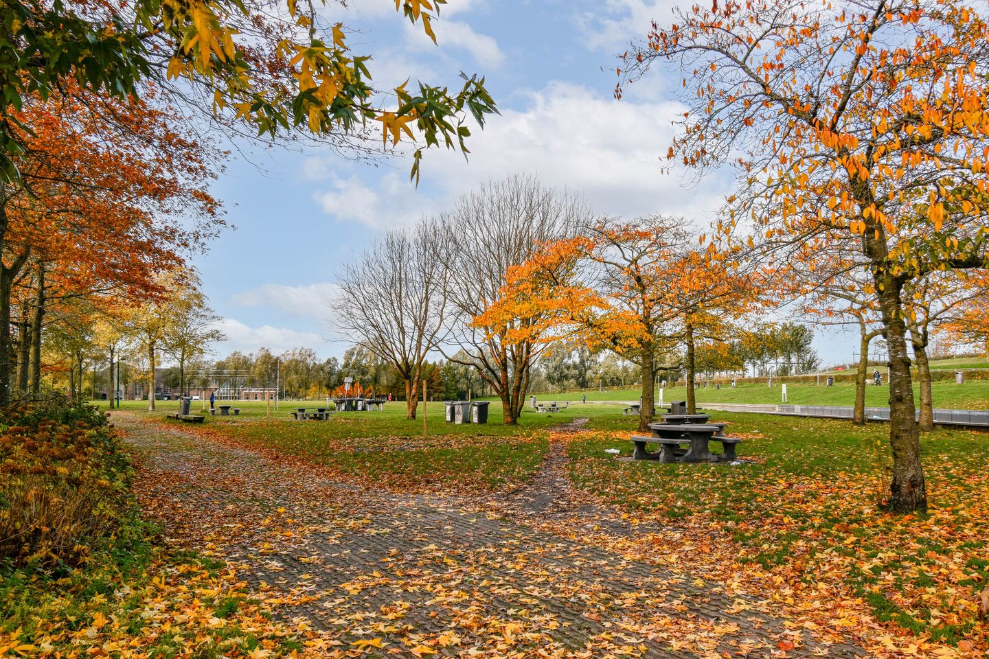 Foto 25 van Van Limburg Stirumplein 18-2