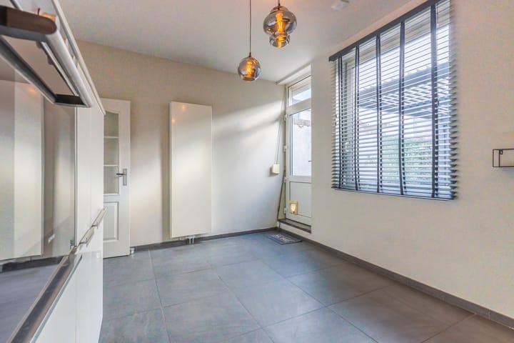 Foto 10 van Einderstraat 86