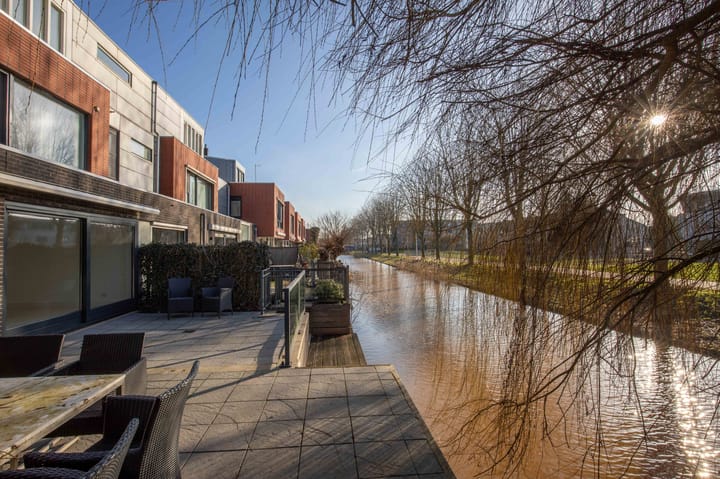 Foto 2 van Purperreiger 60