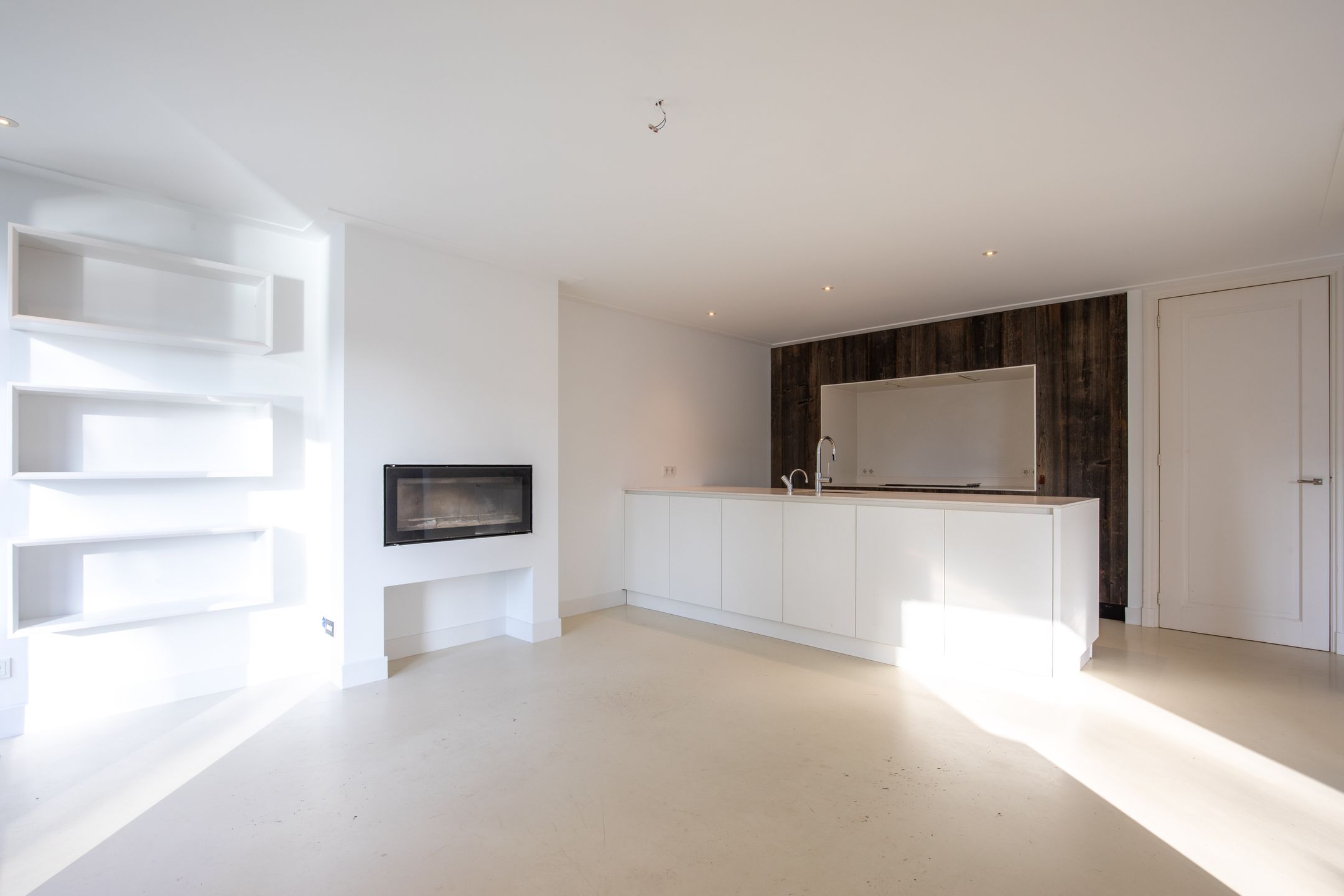 Foto 3 van Purperreiger 60