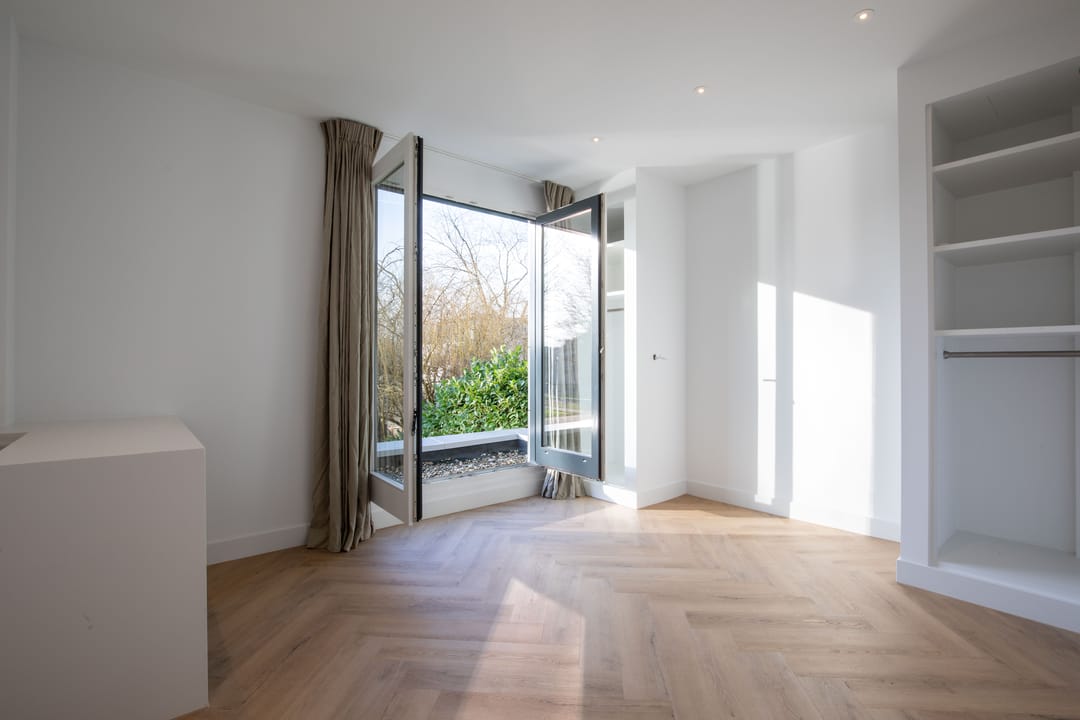 Foto 28 van Purperreiger 60