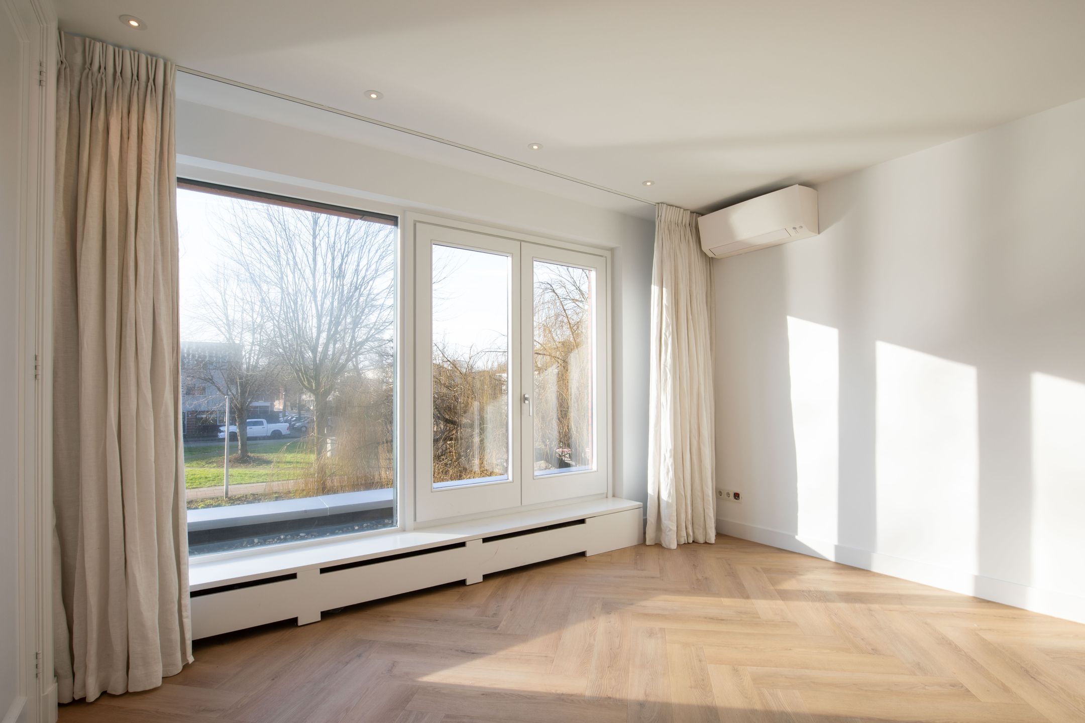 Foto 30 van Purperreiger 60