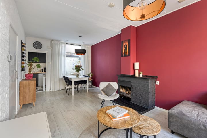 Photo 9 of Adriaan van Altenastraat 28